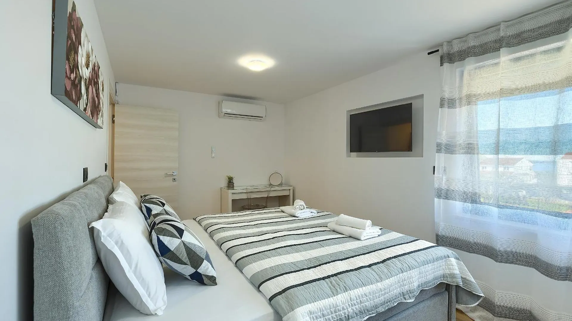 Villa Meri Near Pula For 6 People With Heated Pool & Only 500 M From Beach Stinjan