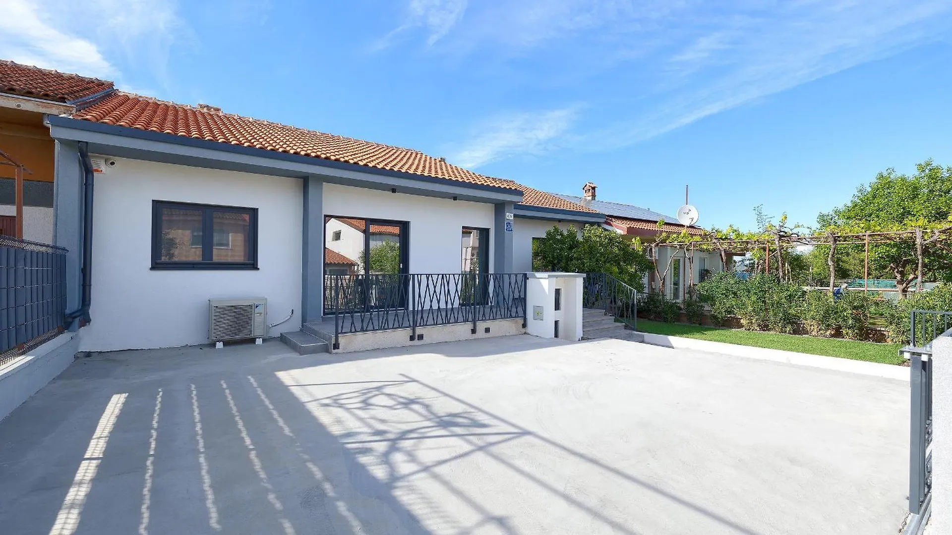 Villa Meri Near Pula For 6 People With Heated Pool & Only 500 M From Beach Stinjan 0*,  Croatia
