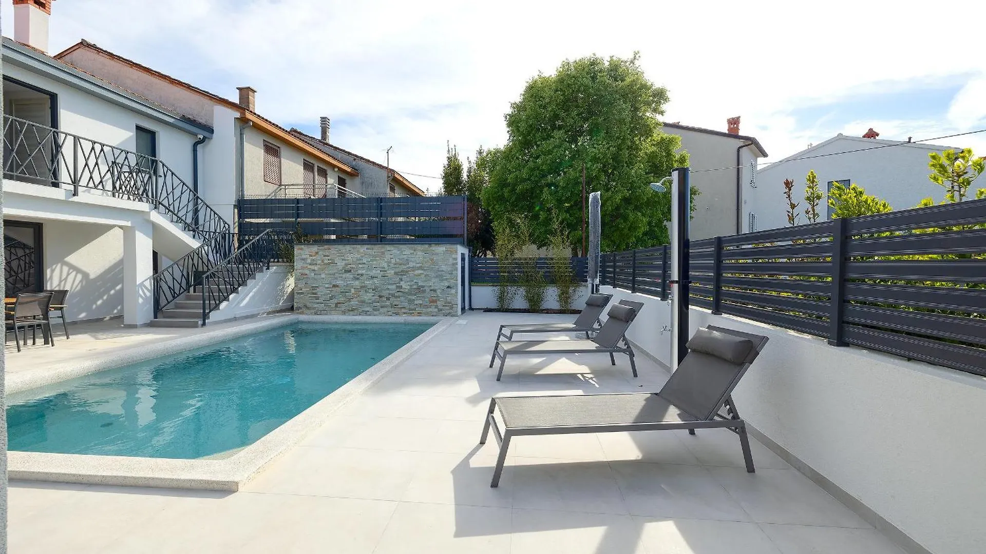 Villa Meri Near Pula For 6 People With Heated Pool & Only 500 M From Beach Stinjan