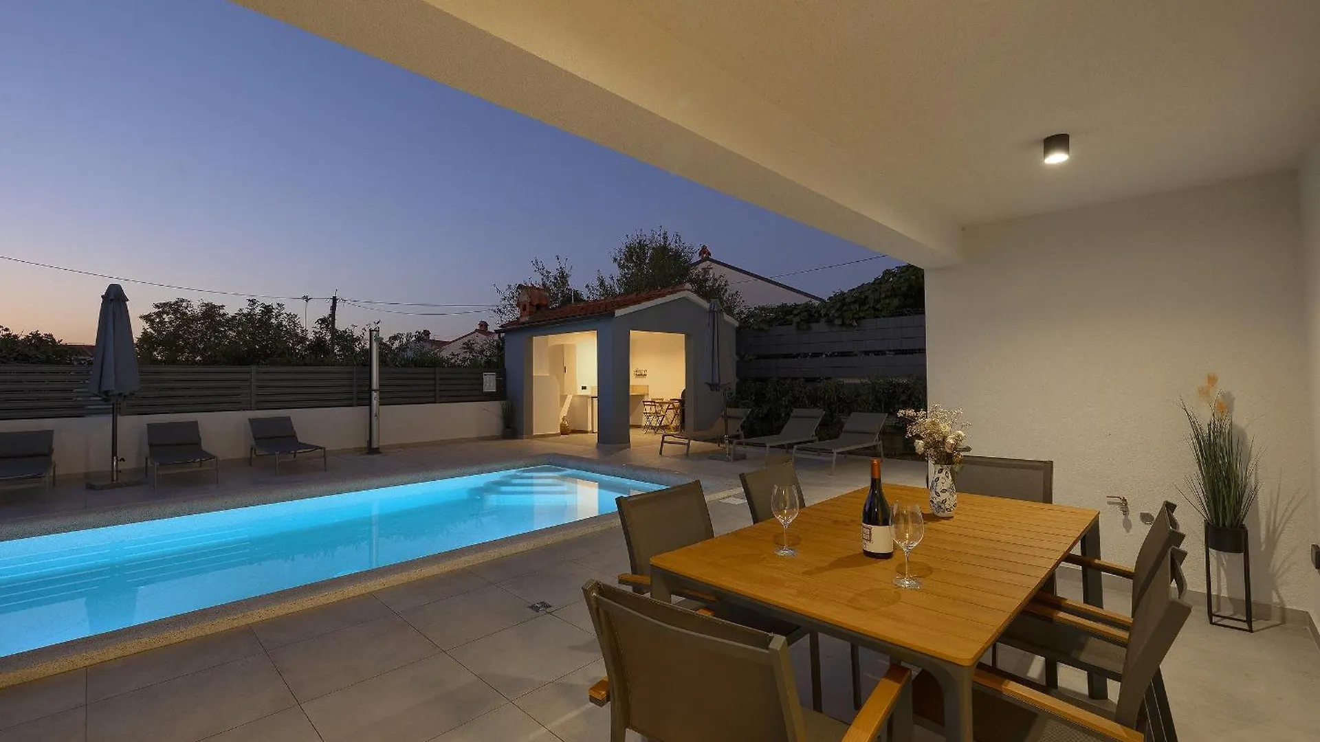 Villa Meri Near Pula For 6 People With Heated Pool & Only 500 M From Beach Stinjan Croatia